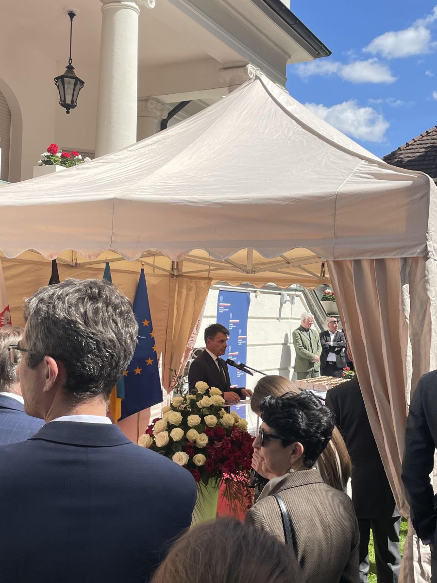 zdjęcie z  uroczystych obchod&oacute;w narodowego Święta Trzeciego Maja w Ambasadzie w Berlinie